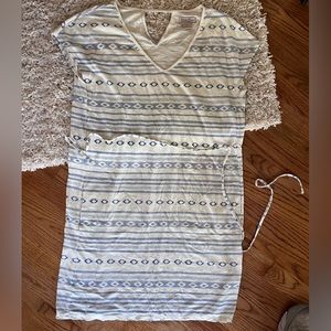 Lucky Brand v-neck dress cream/blue pattern Size small 35” long.